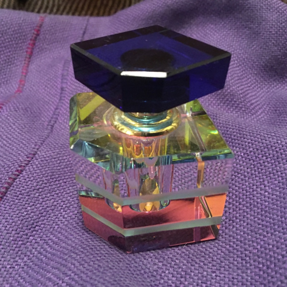 New Modern High-end Heavy Crystal Perfume Bottle - Rainbow in natural light!